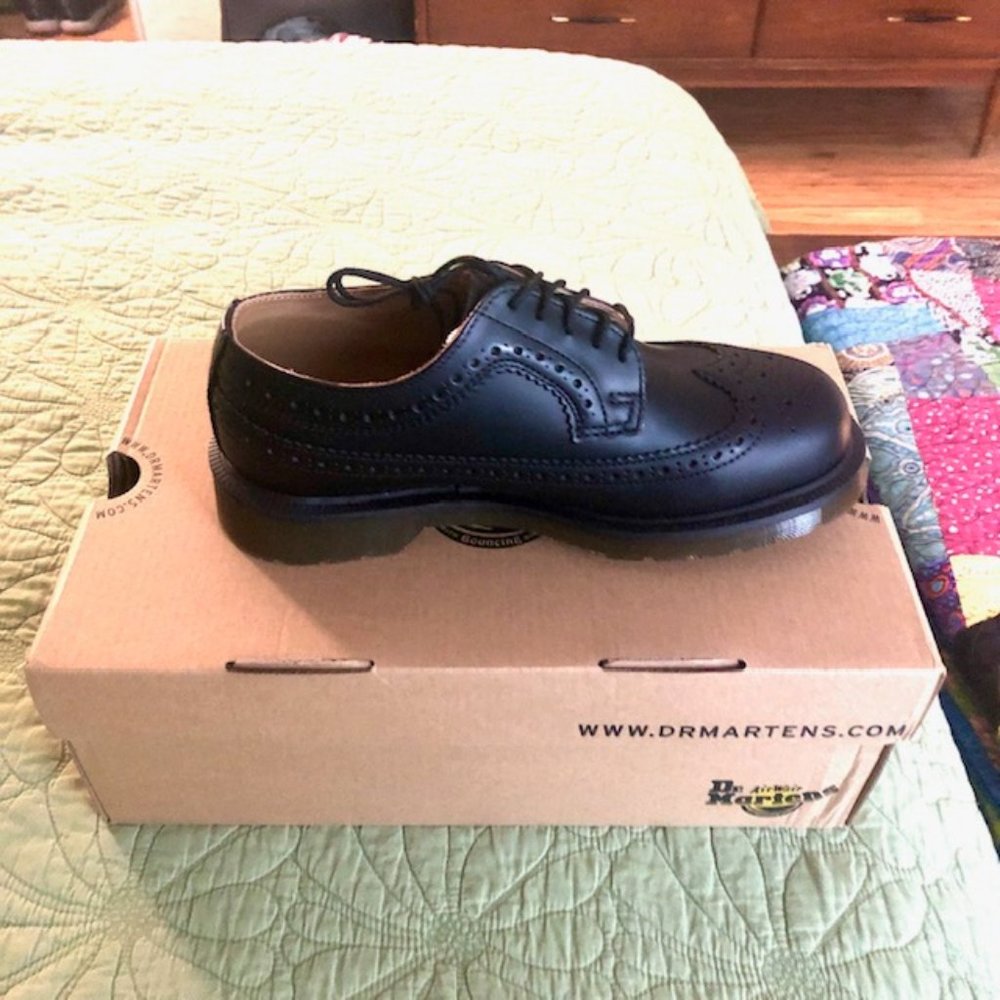 Dr. Martens 3989 SMOOTH LEATHER BROGUE SHOES, 6